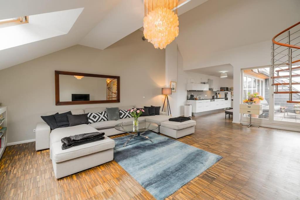 Ruhige Dachwohnung Mit Terrasse Berlin Mitte - Spacious Modern Rooftop Loft In Berlin Mitte Luaran gambar