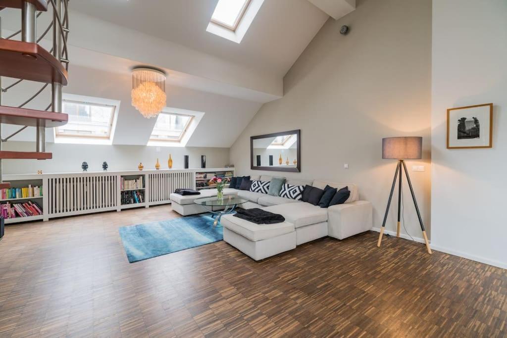 Ruhige Dachwohnung Mit Terrasse Berlin Mitte - Spacious Modern Rooftop Loft In Berlin Mitte Luaran gambar